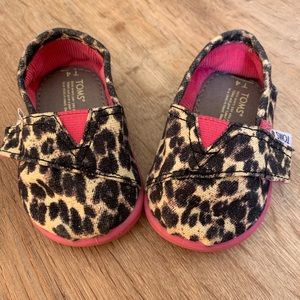 Baby Toms. Size 4 EUC.